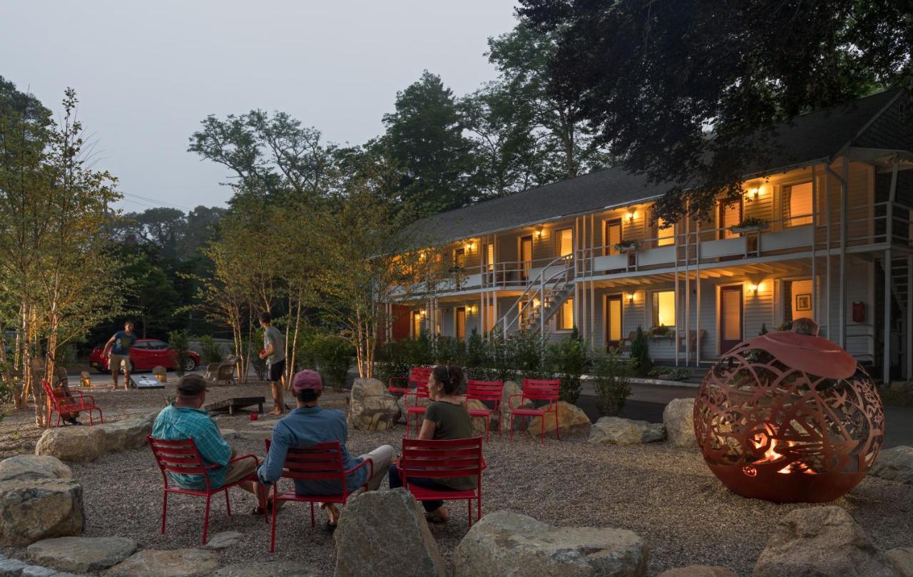 Treehouse Lodge Woods Hole Exterior foto